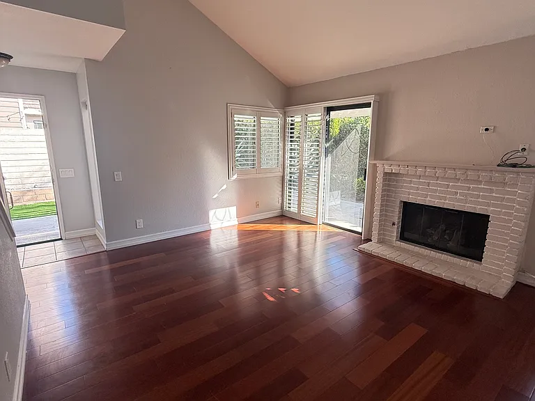 24786 Sutton Ln — Photo 5
