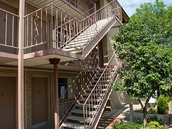 5th image of 911 S Washington St #104