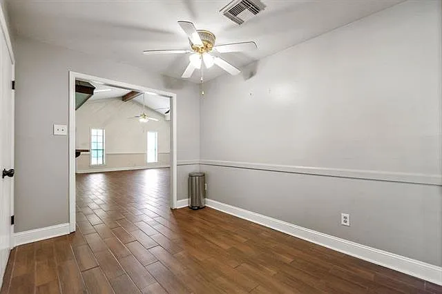 3 bed, 2.0 bath, 1953 sqft, $2,400 — Photo 2
