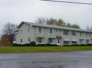 27094 Sandy Hill Ln APT 32, New Hudson, MI