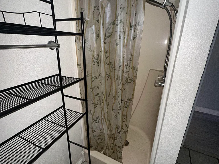 2808 Avenue R — Photo 11