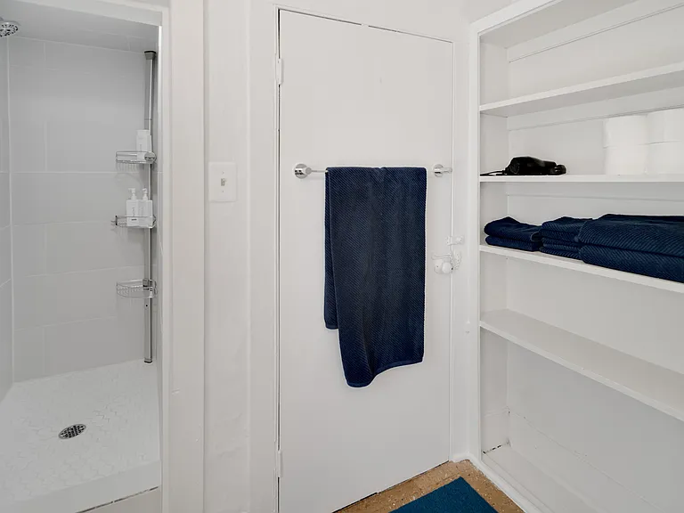 220 S Geneva St #2 — Photo 8