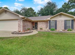 262 Green Meadow Trl, Holly Lake Ranch, TX 75765