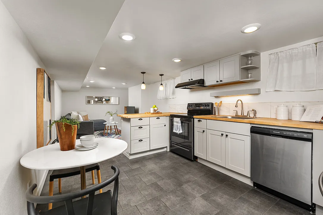2 bed, 890 sqft, $1,595 — Photo 4