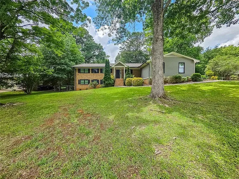 771 Mockingbird Ln — Photo 1