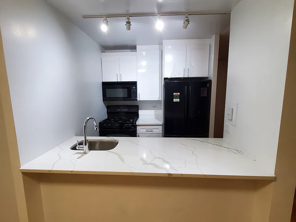 415 E 37th St #15K