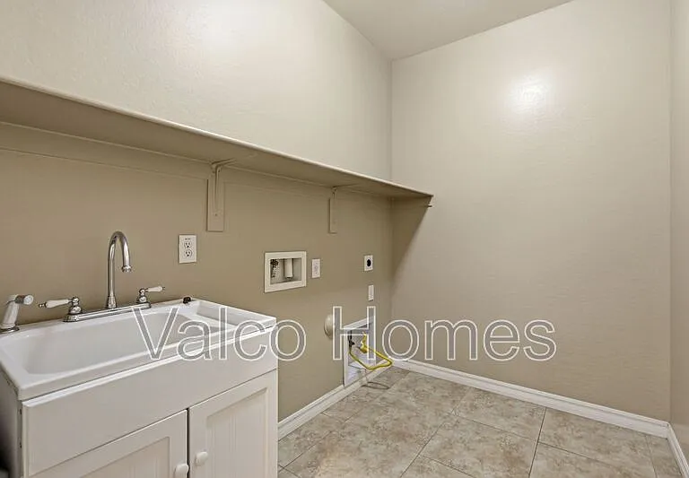 2717 E Ficus Way — Photo 17