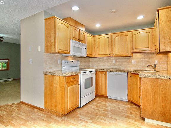 4th image of 10837 SW 121st Ave