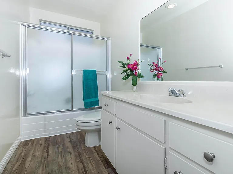 Emerald West Apartments — Photo 26