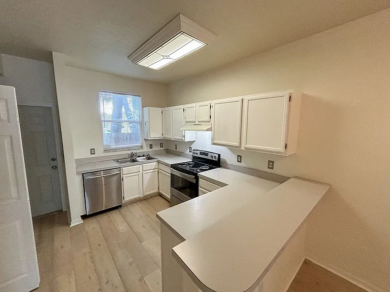 4415 SW 34th St #803 — Photo 7