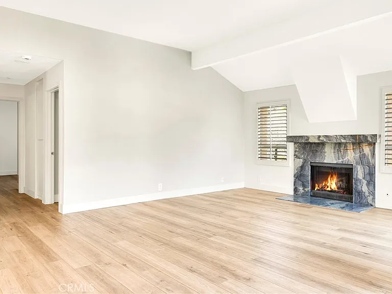 114 Corsica Dr — Photo 9