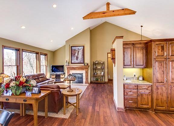 15' Vaulted ceilings, rustic oak beams.