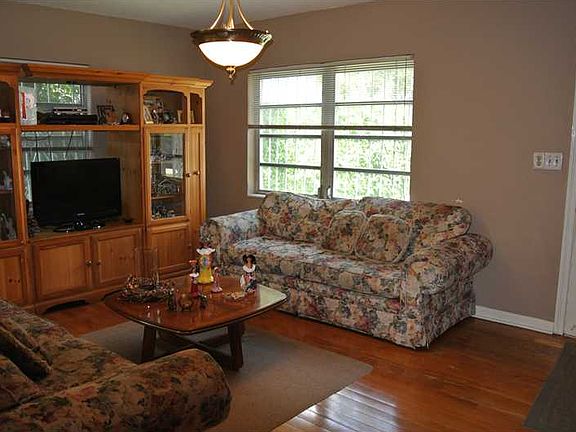 4th image of 48 Alcantarra Ave