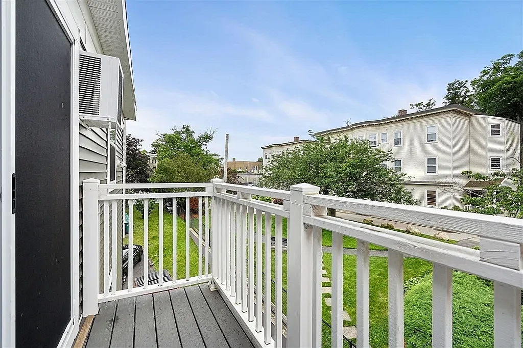 1 bed, 588 sqft, $2,100 — Photo 2