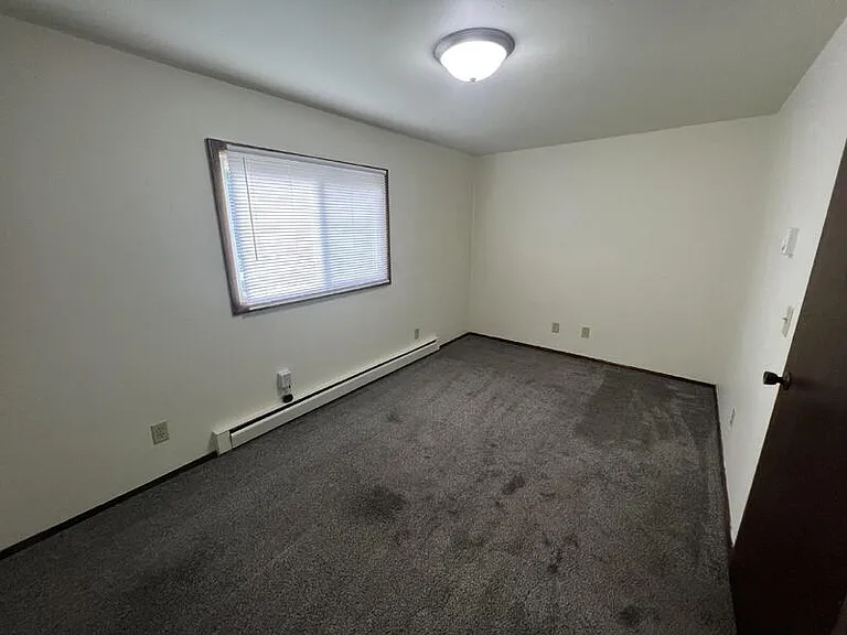 714 N Oak St #6 — Photo 4