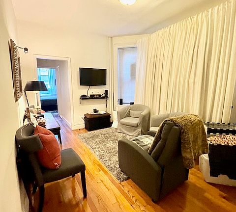 2nd image of 121 E 90th St APT 4B