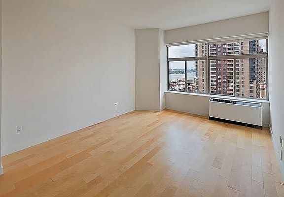 4th image of 90 Washington St APT 9D