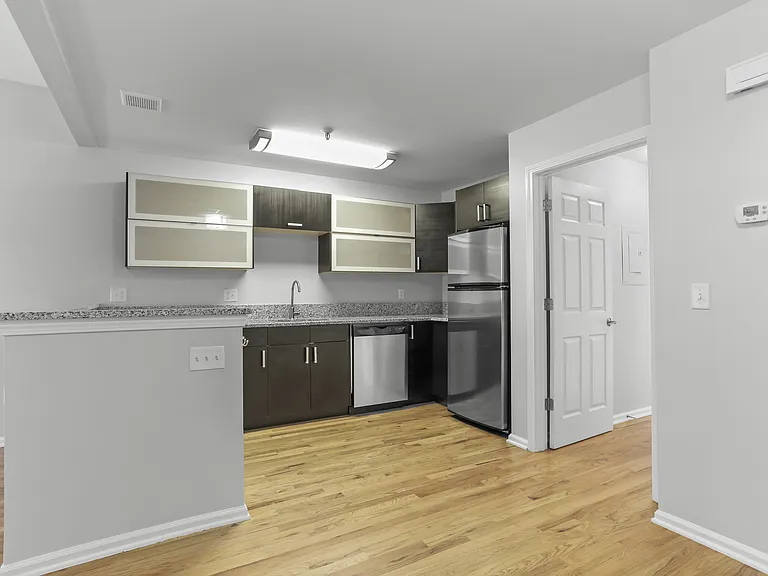 102 Lansdale Ave #V — Photo 5