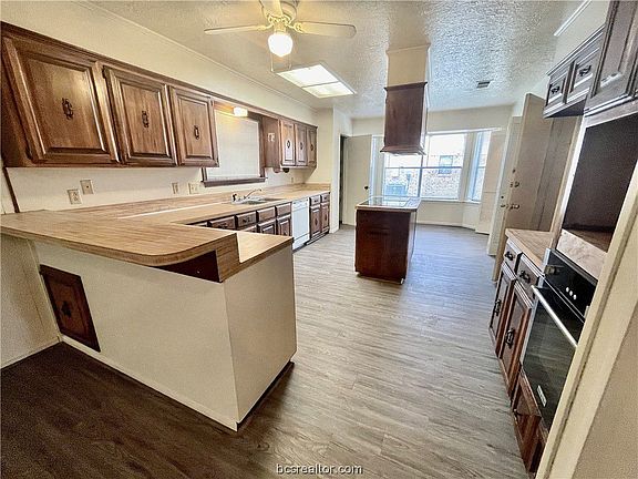 5th image of 2816 Normand Dr