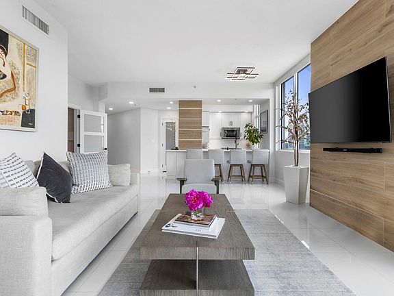 4th image of 315 NE 3rd Avenue #1001
