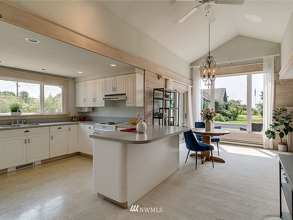 4th image of 1460 Ocean Dr
