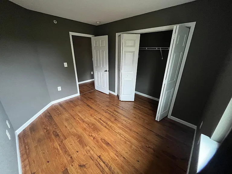 130 College St #5 — Photo 4