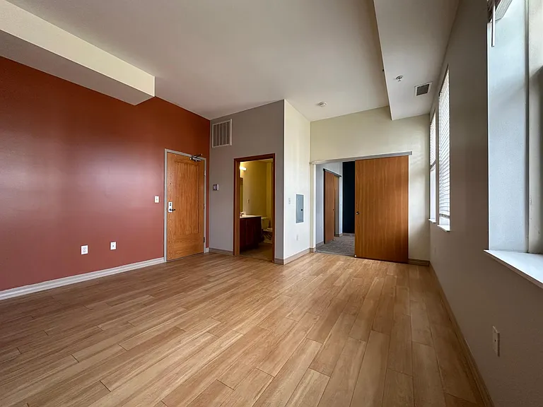 Abbott Apartments — Photo 32
