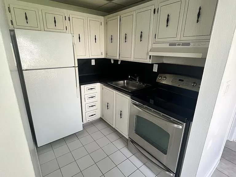 6601 SW 46th St #106 — Photo 2