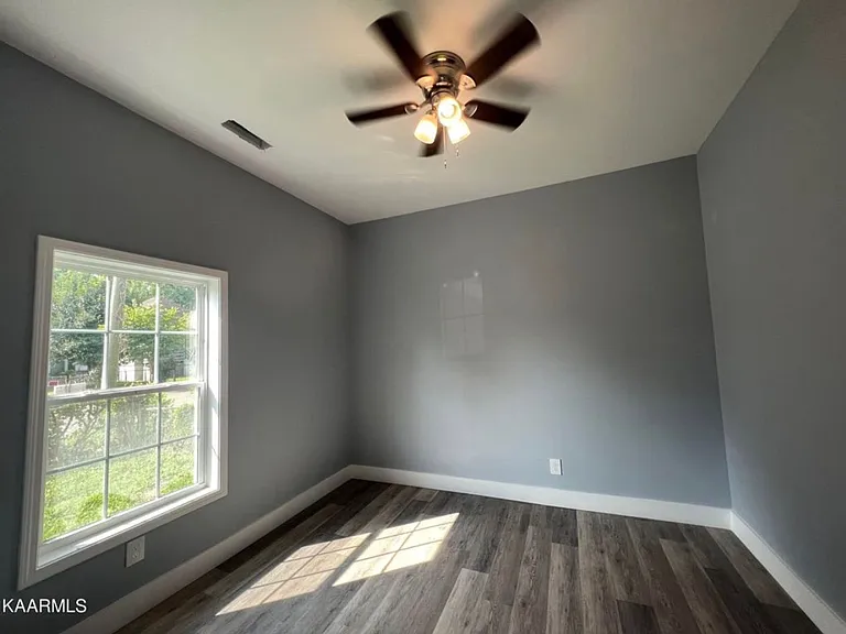1219 Delaware Ave — Photo 16