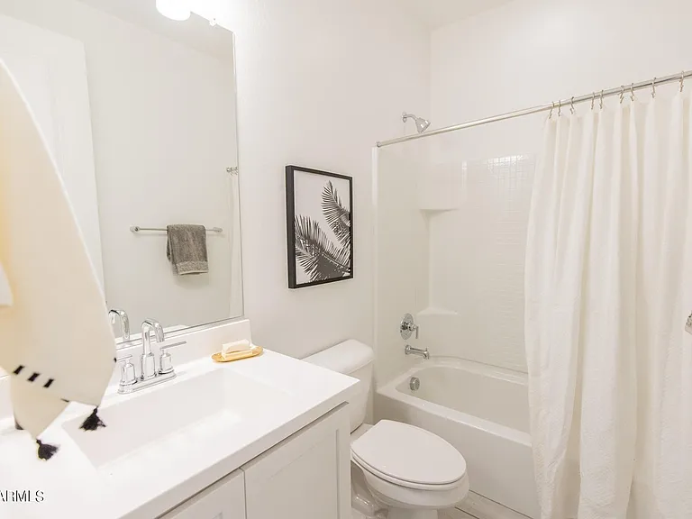 FULL BATHROOM #2 (SECOND FLOOR)