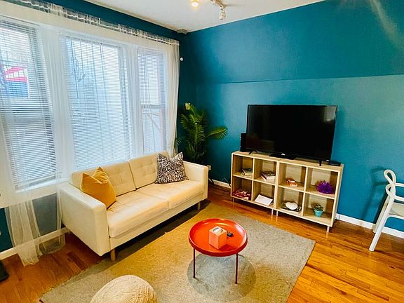 2nd image of 1742 W Division St #1742