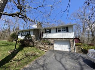 26 Charlton Rd, Dudley, MA 01571