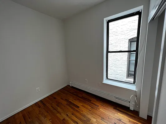 Rented by Salon Realty Corp | media 9