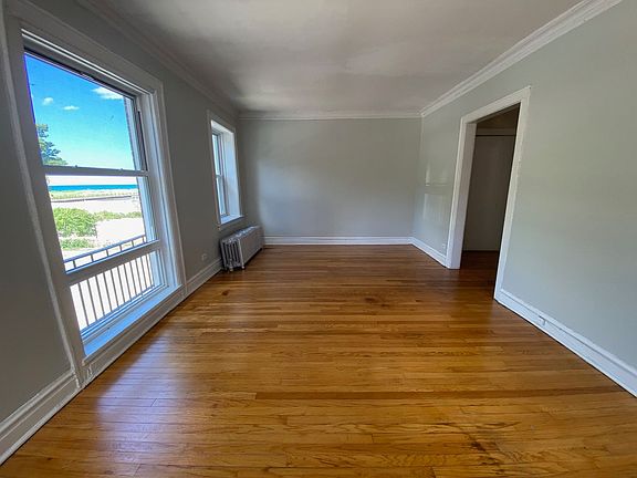 4th image of 1055 W Pratt Blvd APT 1B