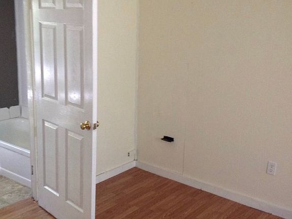 4th image of 104 Duke St