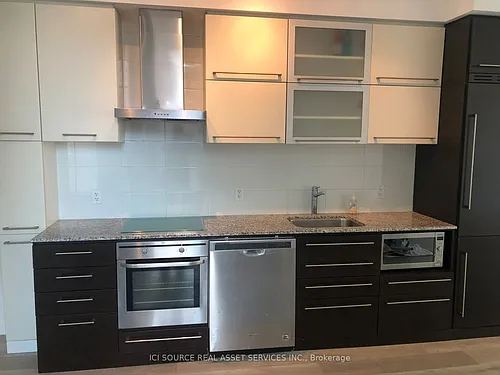 770 Bay St Photo 1