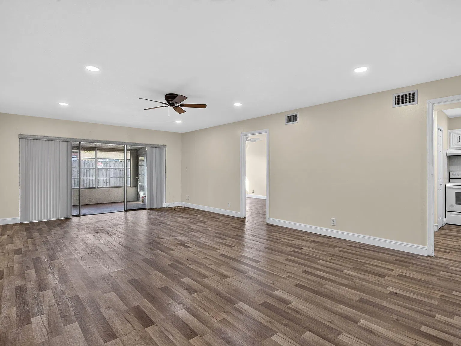 3 bed, 2.0 bath, 1458 sqft, $2,600 — Photo 3