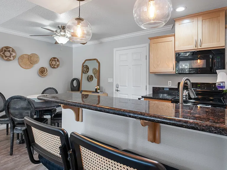 Beachwood Apartments — Photo 14