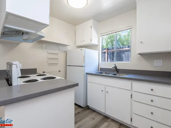 100 Caledonia St APT 2, Santa Cruz, CA 95062