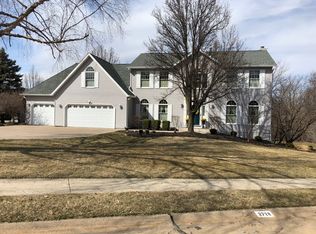 2728 Edgewild Dr, Davenport, IA 52807