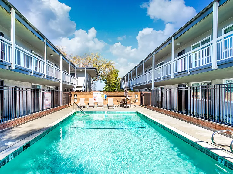 Villa Grove Apartments — Photo 13