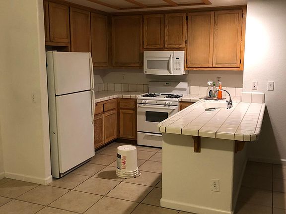 3rd image of 119 E Portland Dr