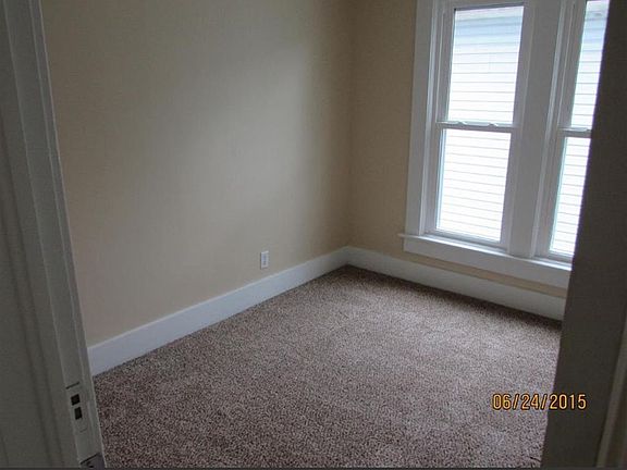 4th image of 308 W Oakridge Ave