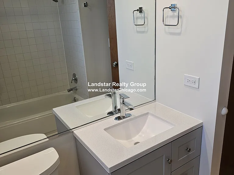 1427 N Wood St #2F — Photo 8