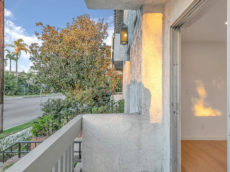 10930 Palms Blvd — Photo 15