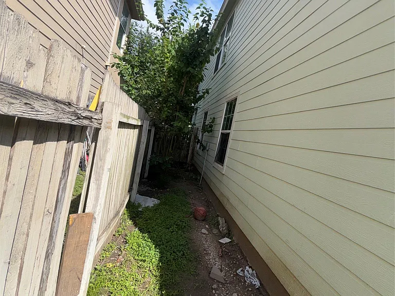 5600 War Admiral Dr — Photo 29