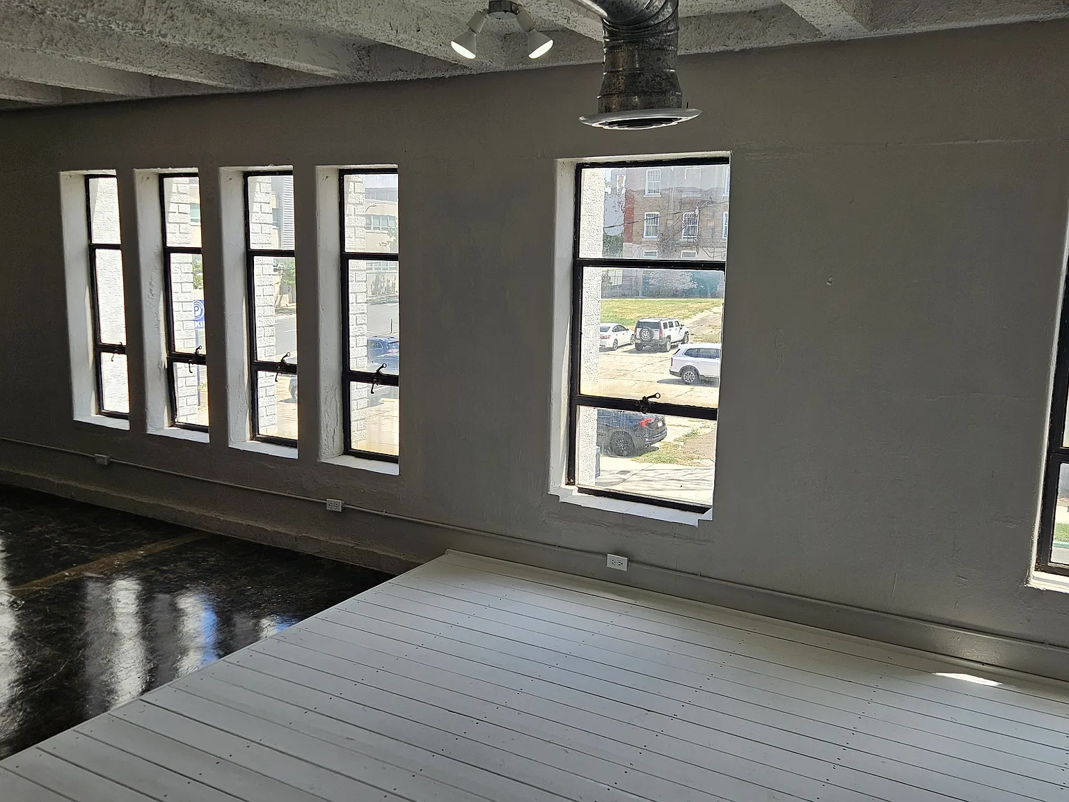 Studio, 932 sqft, $1,400 — Photo 3