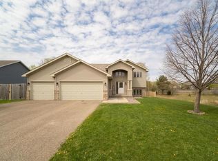 1205 Deer Haven Dr, Isanti, MN 55040