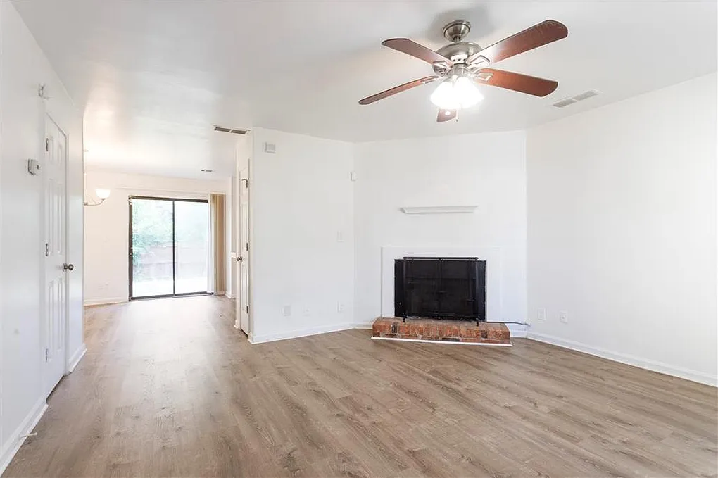 2 bed, 2.5 bath, 1092 sqft, $1,700 — Photo 3