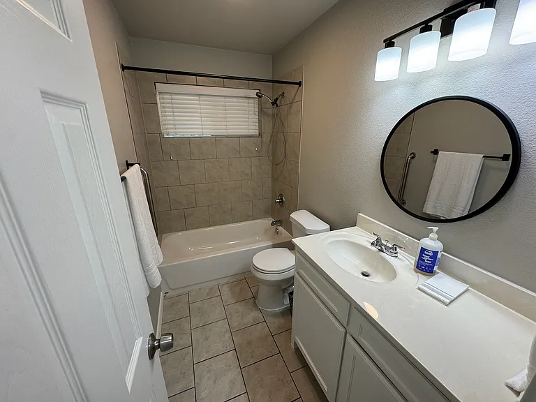 600 S Hattie St #B — Photo 8